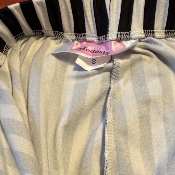 Elegant Black and White Tiered Maxi Skirt - Picture 2 of 2